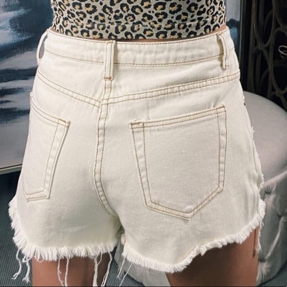 Tan denim shorts - Picture 3 of 6